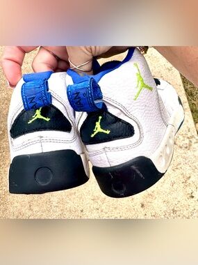Boy’s Sneakers Sz. 2.5Y